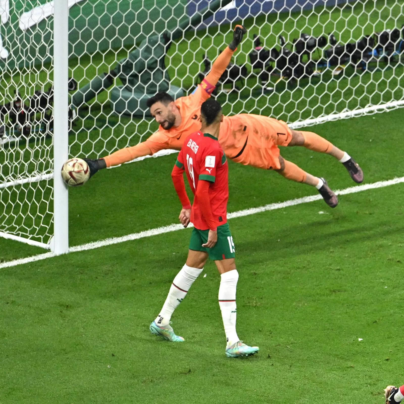 Lloris hizo una de las mejores atajadas del torneo