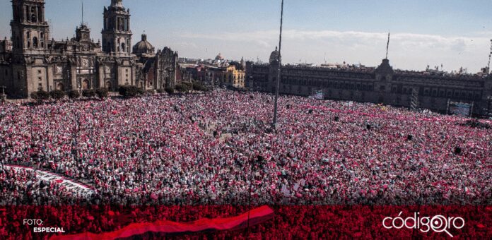 Miles de personas se congregaron en el Zócalo de la Ciudad de México para respaldar al INE. Foto: Especial