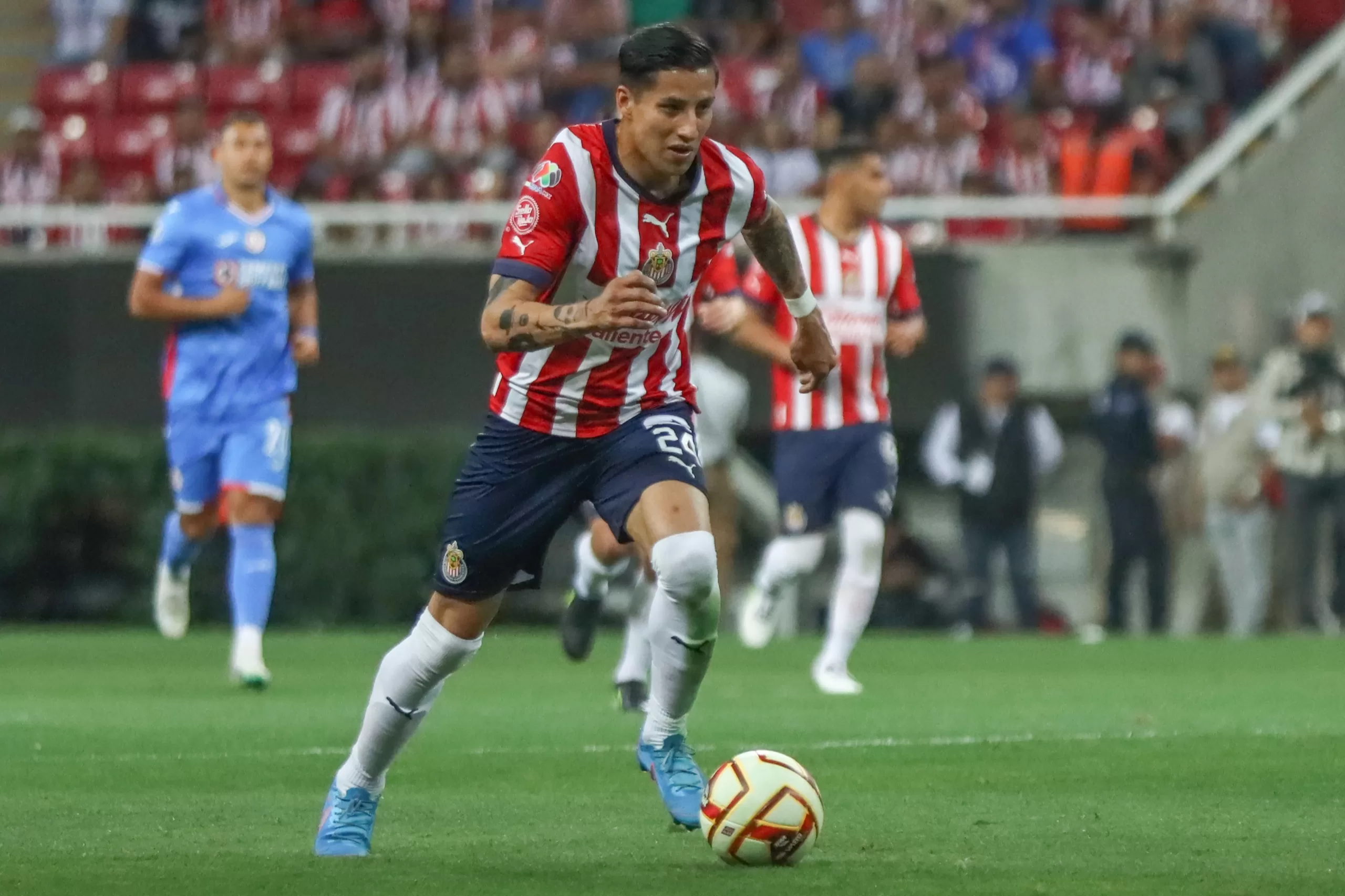 Carlos Cisneros jugó 19 partidos durante el Clausura 2023 y participó de manera directa en seis goles de Chivas