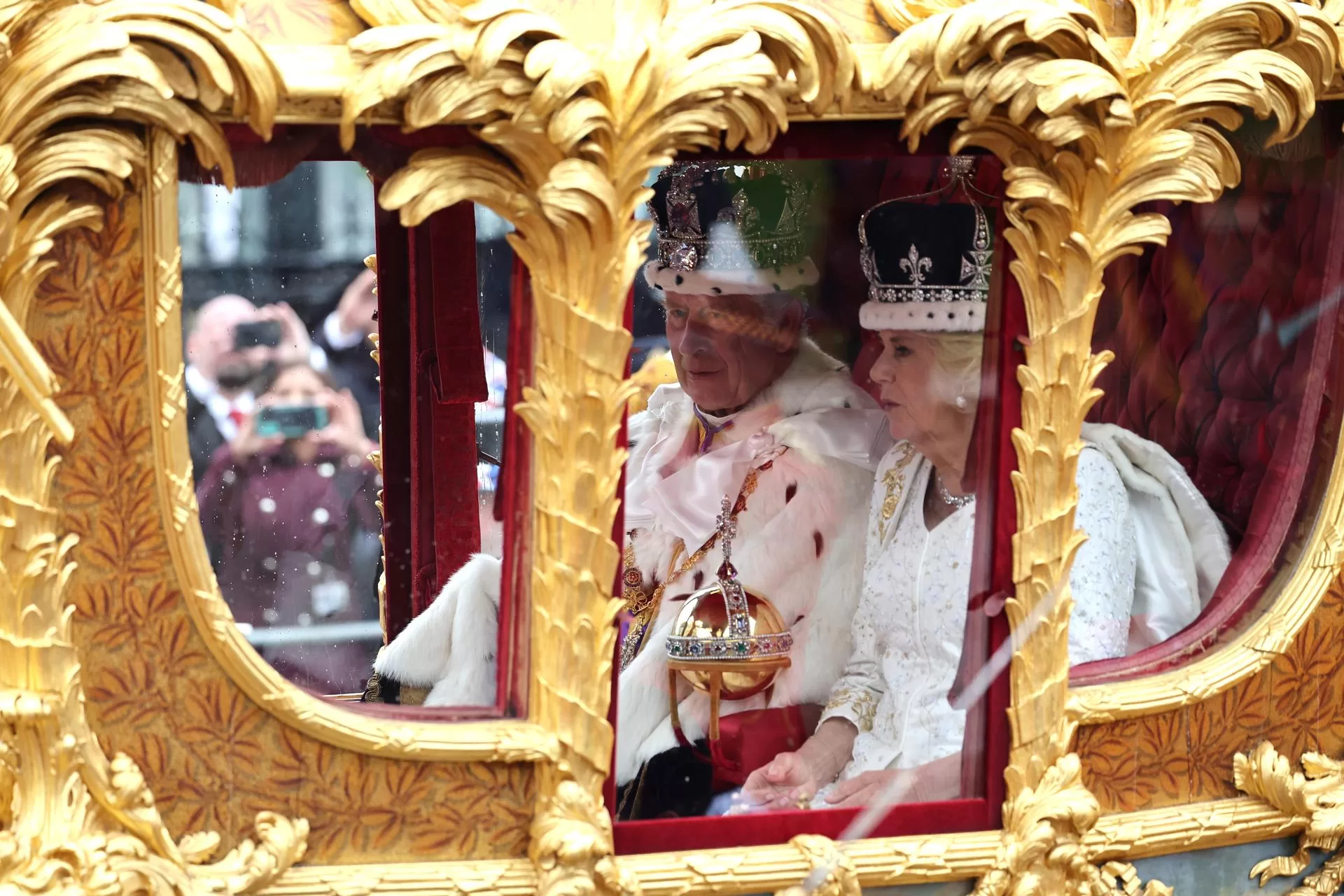 Carlos III y Camila fueron coronados como reyes del Reino Unido. Foto: Agencia EFE