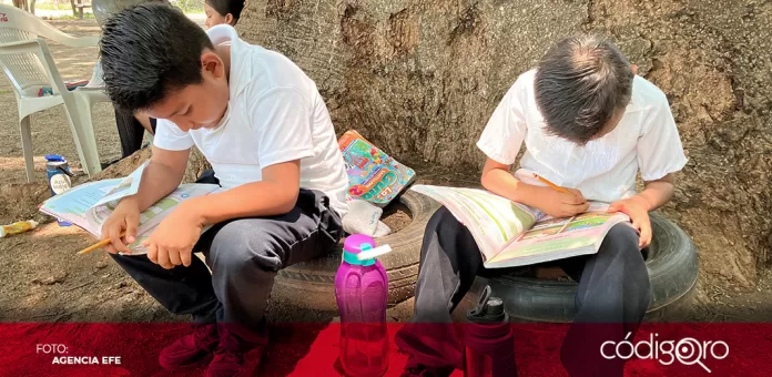 Las escuelas del estado de Oaxaca sufren los estragos de la tercera onda de calor. Foto: Agencia EFE