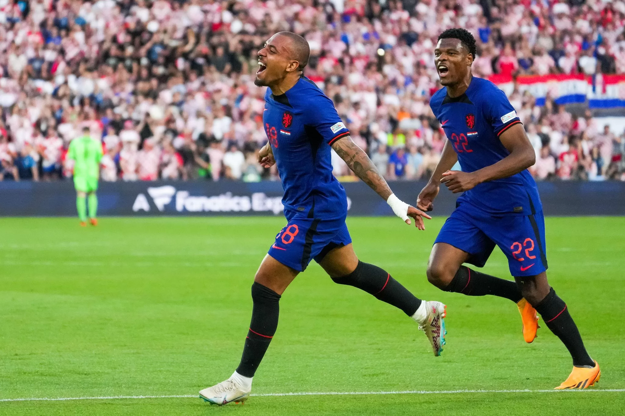 Donyell Malen marcó su quinto gol con la selección absoluta de los Países Bajos