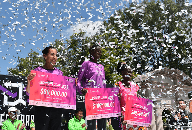 La keniana Caroline Jebiwot ganó la categoría femenil del Querétaro Maratón. Foto: Irma Caballero