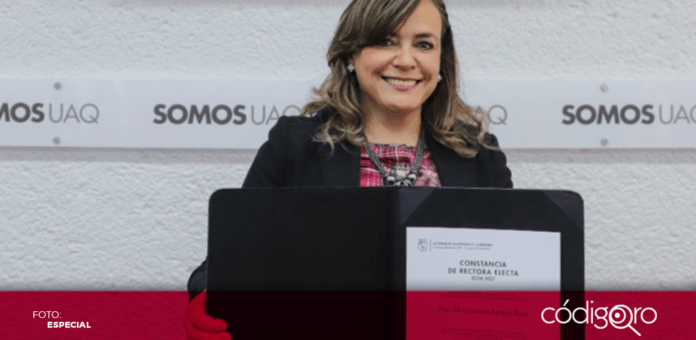 Teresa García Gasca entregó la constancia que acredita a Silvia Amaya Llano como rectora electa de la Universidad Autónoma de Querétaro (UAQ)