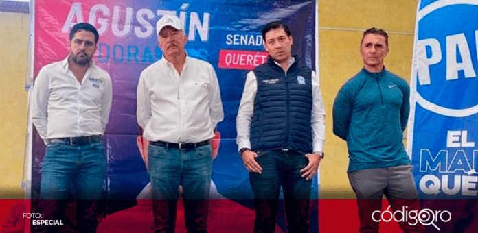 El candidato del PAN-PRI-PRD al Senado, Agustín Dorantes, se reunió con deportistas de El Marqués. Foto: Especial
