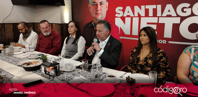 El candidato de Morena al Senado, Santiago Nieto, criticó las concesiones de agua potable. Foto: Jansel Jiménez