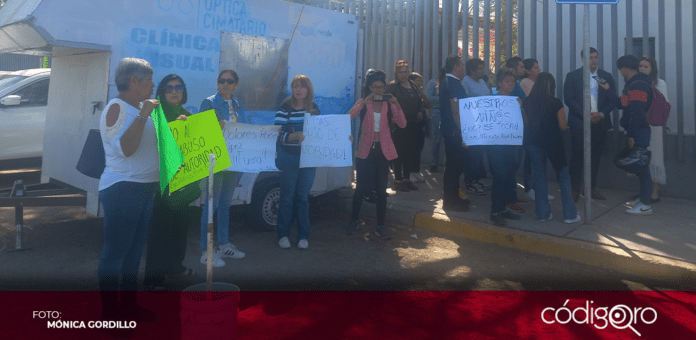 Padres de familia del alumnado de la escuela primaria Vicente Riva Palacio advirtieron que de no ser escuchados, realizarán bloqueos