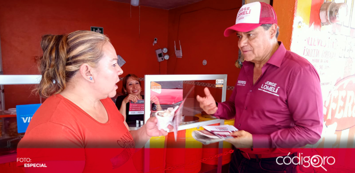 El candidato de Morena a la presidencia municipal de El Marqués, Jorge Lomelí, visitó la comunidad de La Piedad. Foto: Especial