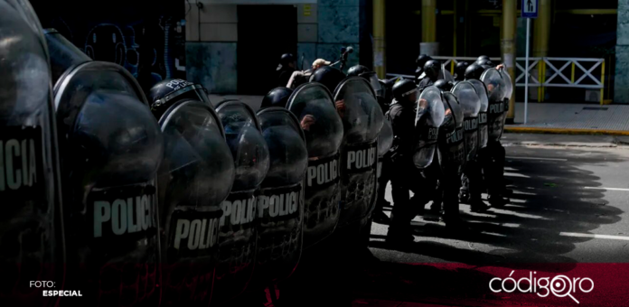 En Buenos Aires, fuerzas de seguridad detienen a 11 personas tras protesta contra políticas de Javier Milei