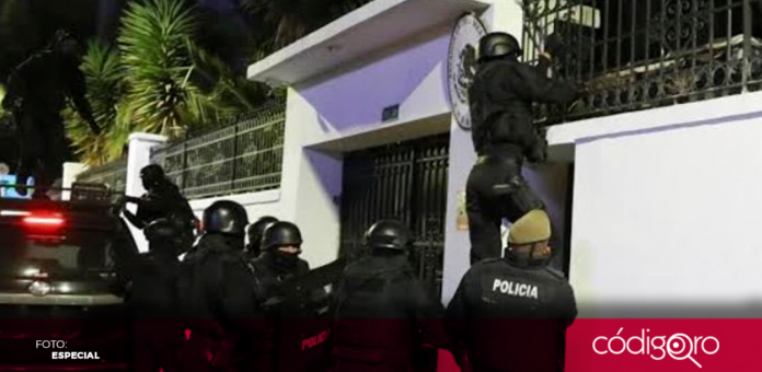 México anunció el viernes que buscaría traer al país a Glas como asilado político, por lo que las fuerzas ecuatorianas ingresaron por la fuerza a la embajada para llevárselo