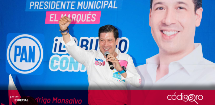 El candidato del PAN a la presidencia municipal de El Marqués, Rodrigo Monsalvo, prometió más becas y transporte escolar. Foto: Especial