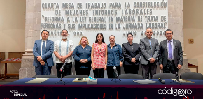 La secretaria del Trabajo del estado de Querétaro, Liliana San Martín, encabezó la asamblea sobre mejores entornos laborales. Foto: Especial