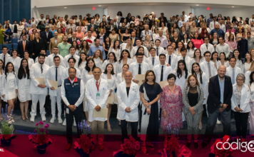 La Secretaría de Salud estatal presidió la ceremonia de Bienvenida y Clausura de Médicos Internos de Pregrado, en donde enfatizó la atención a la población de Querétaro durante el año de trabajo en el Hospital General del estado