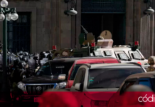 Un tanque tiró las puertas de la sede del Ejecutivo de Bolivia e ingresó al recinto