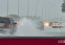 El sur de Florida ha presentado lluvias torrenciales que se prolongarán hasta el sábado; el fenómeno ha provocado tornados, inundaciones, corte de autopistas, suspensión de clases y cancelaciones de vuelos