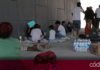 Ante las altas temperaturas e inseguridad que se vive en Ciudad Juárez, migrantes dejan de acampar en el Río Bravo y se refugian en puente vial; el gobierno municipal ayuda a los niños migrantes con albergues