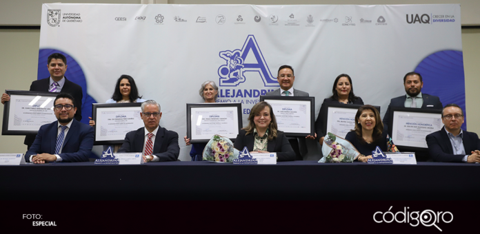 La UAQ reconoció a investigadores con el Premio Alejandrina, que este año galardonó las modalidades de 