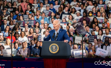 El presidente estadounidense, Joe Biden, lanzó un video para dar a conocer que seguirá en campaña: "Cuando te derriban, te levantas", dijo. En el anuncio defiende su fortaleza para seguir gobernando EUA