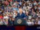 El presidente estadounidense, Joe Biden, lanzó un video para dar a conocer que seguirá en campaña: "Cuando te derriban, te levantas", dijo. En el anuncio defiende su fortaleza para seguir gobernando EUA
