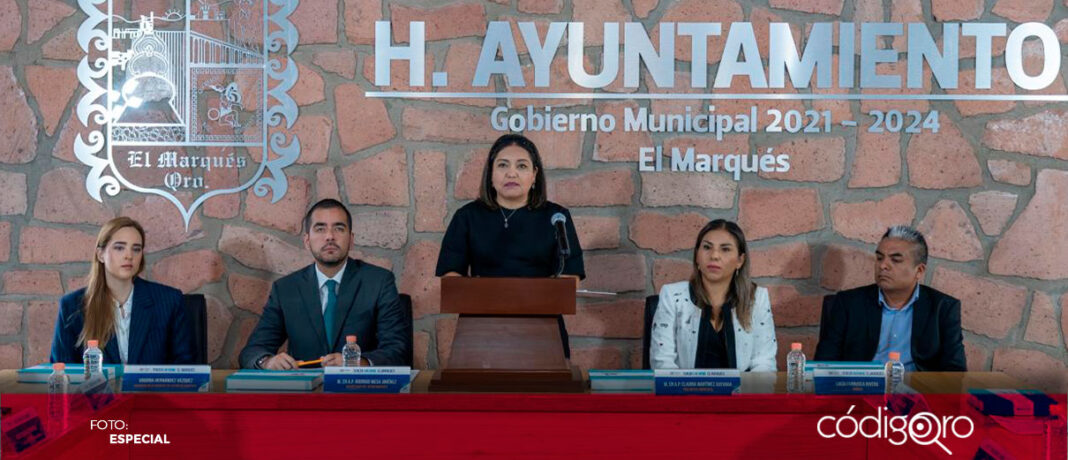 La presidenta municipal de El Marqués, Claudia Martínez Guevara, realizó la entrega del Tercer Informe de Gobierno