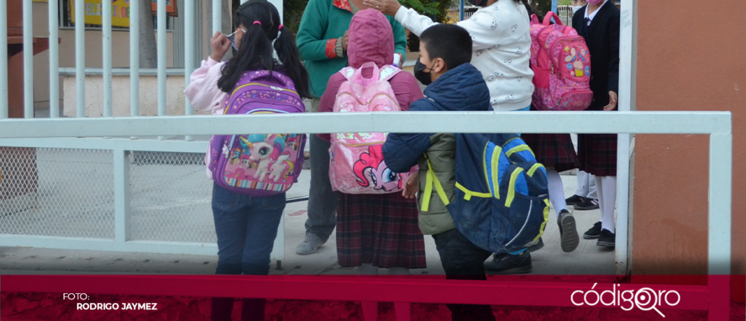 El IMSS Querétaro exhortó a madres y padres de familia a cuidar el peso de las mochilas escolares, a fin de evitar lesiones