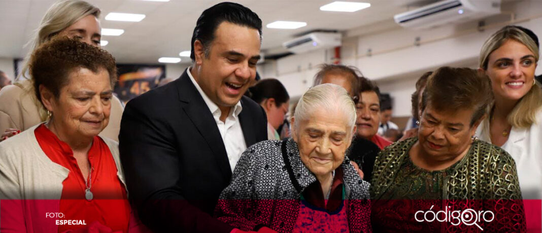 El presidente municipal de Querétaro, Luis Bernardo Nava Guerrero, celebró los 45 años del mercado de Lomas de Casa Blanca. Foto: Especial