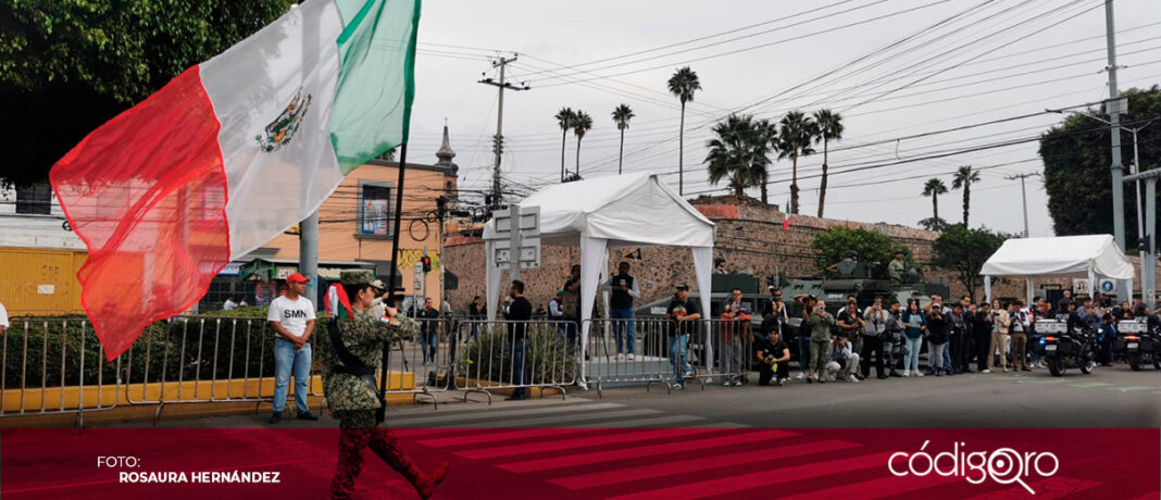 El Ejército Mexicano encabezó el desfile cívico-militar en la ciudad de Querétaro. Foto: Rosaura Hernández