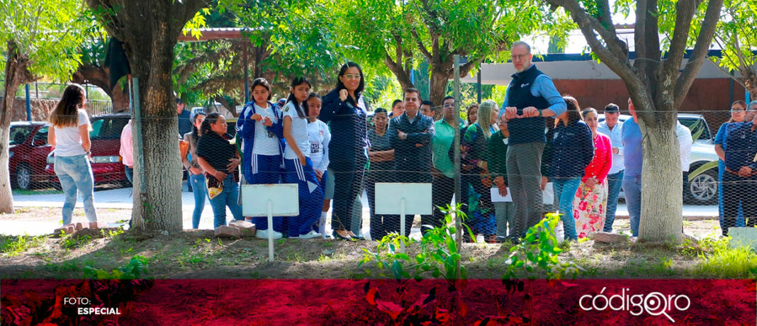 El titular de Sedesu, Marco Antonio Del Prete, encabezó la entrega del primer certificado del programa EcoEscuelas en Tequisquiapan; el objetivo es trazar una etapa en la educación ambiental, a través de conocimientos y desarrollo de competencias