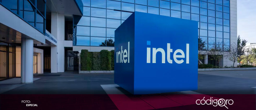 Intel anunció una reestructuración de su negocio, separando su división de fundición en una entidad independiente; además, reveló que se unirá a Amazon para la fabricación de chips de IA