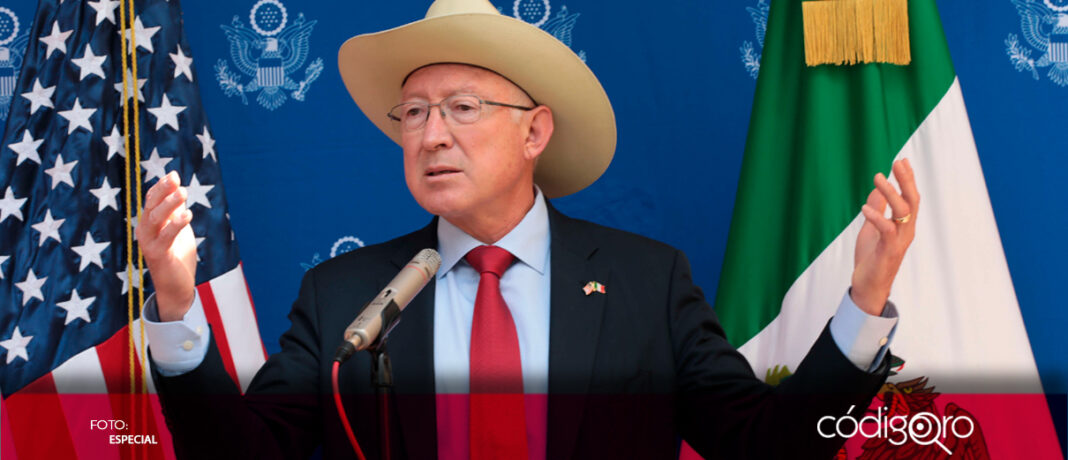 Ken Salazar, embajador de EUA en México, expresó su respeto al presidente López Obrador, pero insistió en alertar sobre los riesgos de la reforma judicial, pues si bien dijo que es una decisión del gobierno mexicano, hay preocupaciones en Estados Unidos