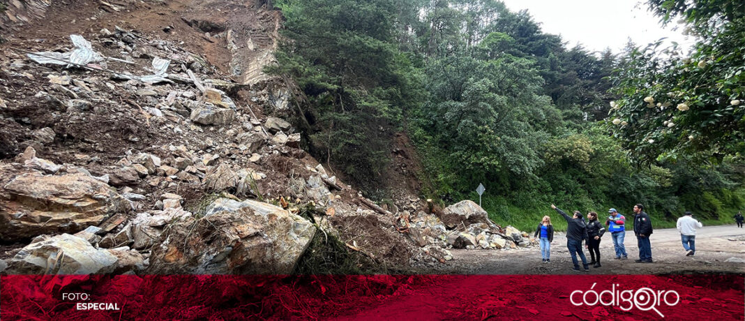 Un derrumbe en la carretera federal 120 San Juan del Río-Xilitla cortó el paso en Pinal de Amoles. Foto: Especial