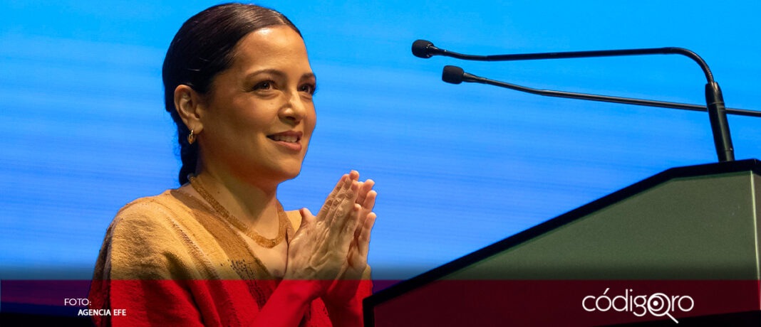 La cantante mexicana Natalia Lafourcade se convirtió en la primera Embajadora de la Música por la Paz; esto, durante la clausura de la 19 Cumbre Mundial de Premios Nobel de la Paz, que se realizó en Nuevo León