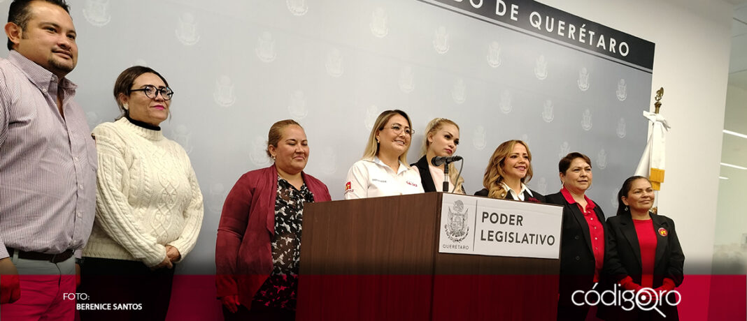 La diputada local del PT, Claudia Díaz Gayou, informó que solicitó eliminar el cobro de licencias de funcionamiento municipales, ya que aseguró que son 