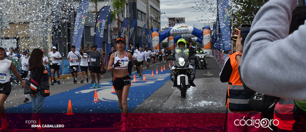 La corredora mexicana Fanny Oropeza triunfo en el categoría de 42 kilómetros. Foto: Irma Caballero