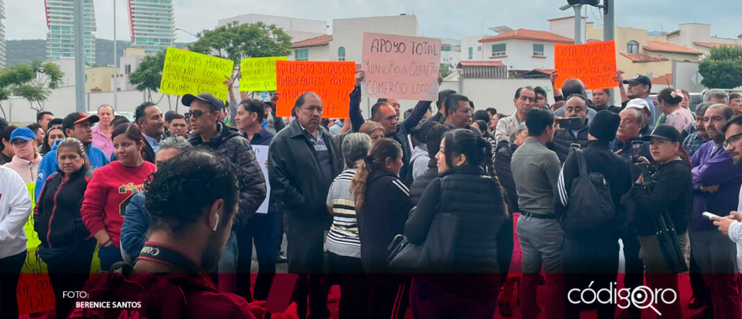 Simpatizantes de Morena, artesanos, ciudadanos y estudiantes exigieron juicio político contra Felifer, mientras que comerciantes formales lo defienden; esto, derivado del operativo de ordenamiento en el Centro Histórico 