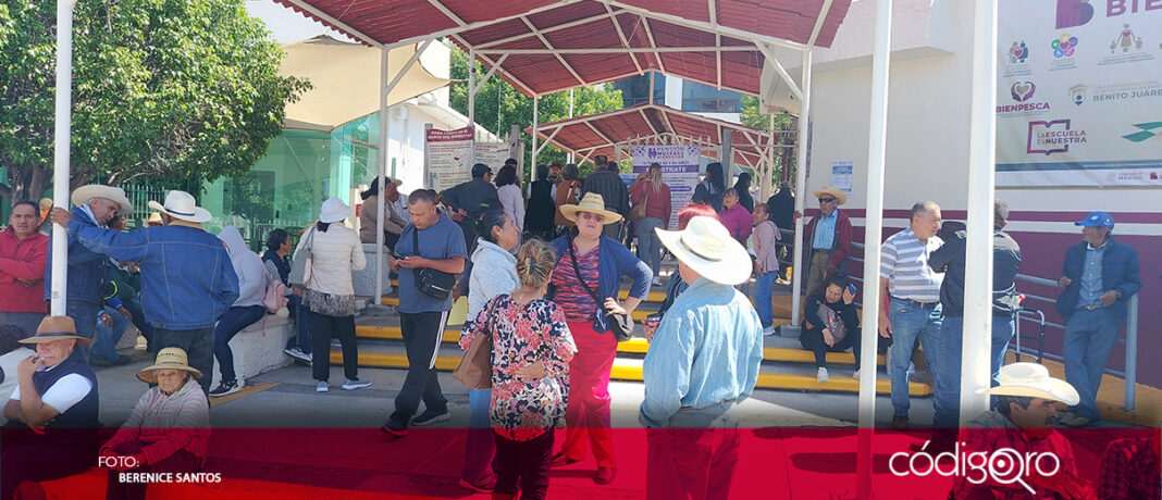 Trabajadores del campo de Querétaro,  Colón, Pedro Escobedo, Tequisquiapan y Amealco protestaron en las instalaciones del Bienestar para exigir que se les pague el Programa Producción para le Bienestar en el Campo de este año