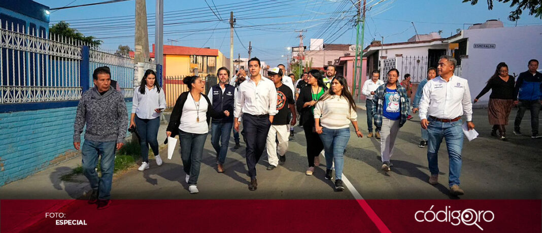 El presidente municipal de Querétaro, Felifer Macías, recorrió la colonia España. Foto: Especial