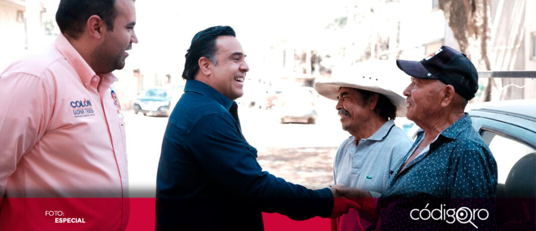 El titular de Sedesoq, Luis Bernardo Nava Guerrero, encabezó la entrega de obras sociales en el municipio de Colón. Foto: Especial