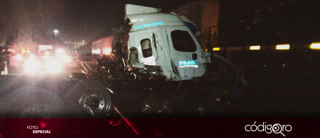 Un tren chocó contra un tráiler en la colonia Santa María Magdalena. Foto: Especial