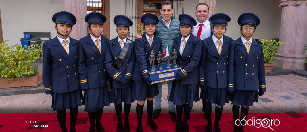 La escolta de la telesecundaria Tenoch, en El Marqués, ganó el primer lugar en el Concurso Estatal de Escoltas