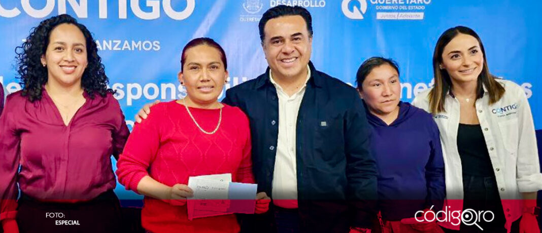 En beneficio de las mujeres de Cadereyta de Montes, el titular de la Sedesoq, Luis Nava, entregó tarjetas Contigo; este incentivo económico busca garantizar que ellas y sus familias cuenten con mejores ingresos para su desarrollo