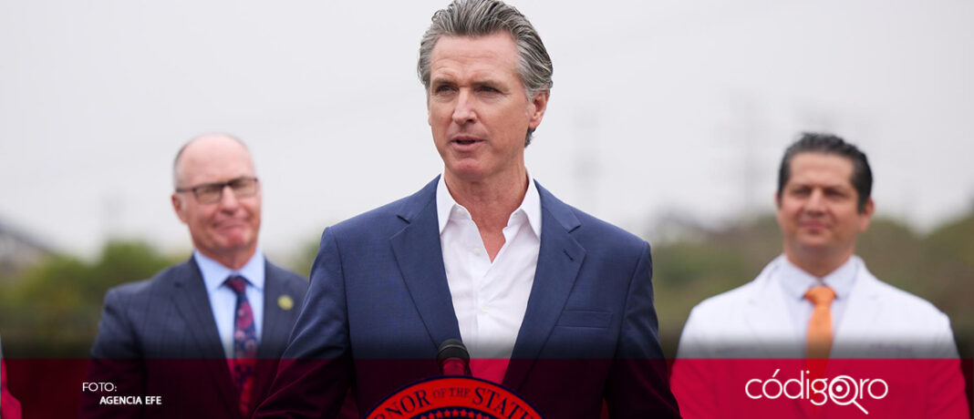 Gavin Newsom, gobernador de California, declaró el estado de emergencia para contrarrestar y atender los contagios de la gripe aviar; con esto, las agencias estatales podrán responder rápidamente al brote