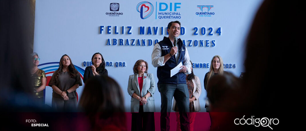 El presidente municipal de Querétaro, Felifer Macías, celebró la posada del DIF. Foto: Especial