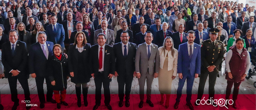 El titular de la Secretaría de Gobierno estatal, Carlos Alcaraz, se reunió con maestros del SNTE Sección 24, a quienes reconoció por su labor para que la educación y los valores continúen haciendo de Querétaro un referente de competitividad en el país