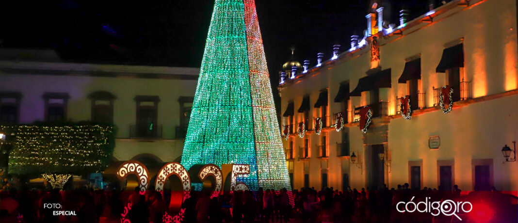 La titular de la Secretaría de Turismo estatal, Adriana Vega Vázquez, encabezó el encendido del árbol de Navidad monumental instalado en Plaza de Armas; con esto, también se puso en marcha la decoración navideña de varios espacios públicos de la capital