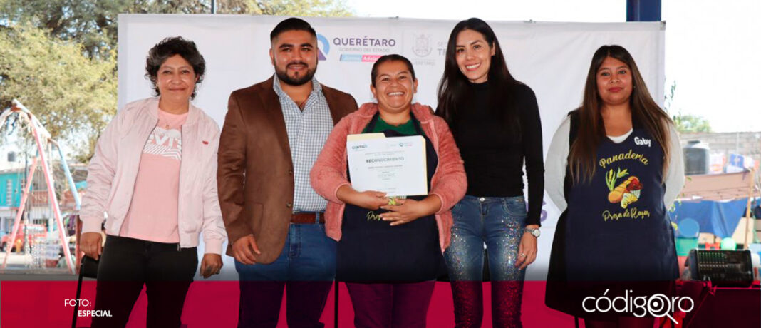 Liliana San Martín Castillo, titular de la Secretaría del Trabajo estatal, encabezó la entrega de constancias de capacitación para el autoempleo a 40 mujeres; el objetivo es mejorar su calidad de vida 