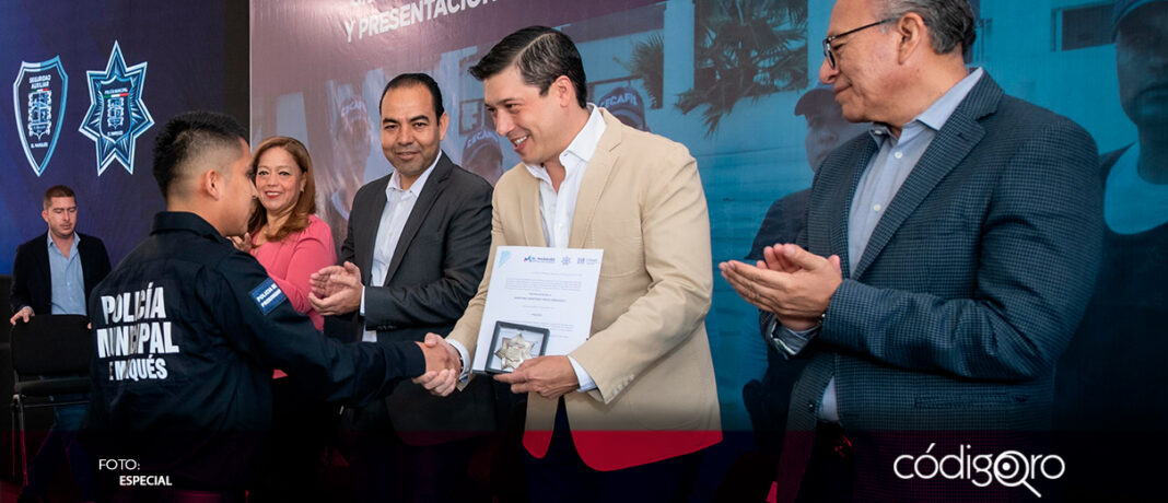 Rodrigo Monsalvo, alcalde de El Marqués, encabezó la ceremonia de graduación de policías de proximidad del municipio; el objetivo es salvaguardar la seguridad de las familias