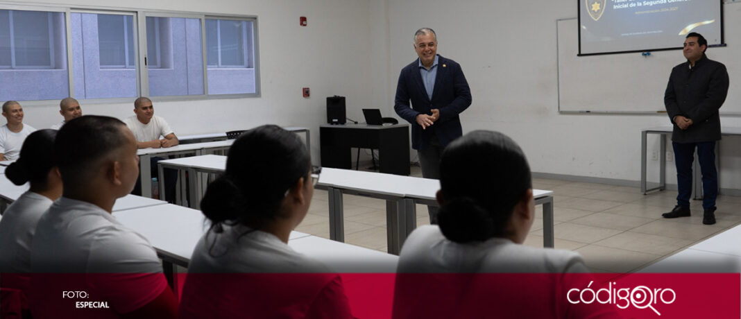 Esta semana arrancó el proceso de formación de 18 aspirantes a policías de la SSPMQ; recibirán capacitación, así como conocimientos teóricos y prácticos durante ocho meses, con el objetivo de formar parte de la dependencia 