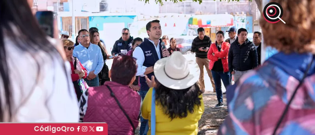 El presidente municipal de Querétaro, Felifer Macías, visitó la colonia Insurgentes. Foto: Especial