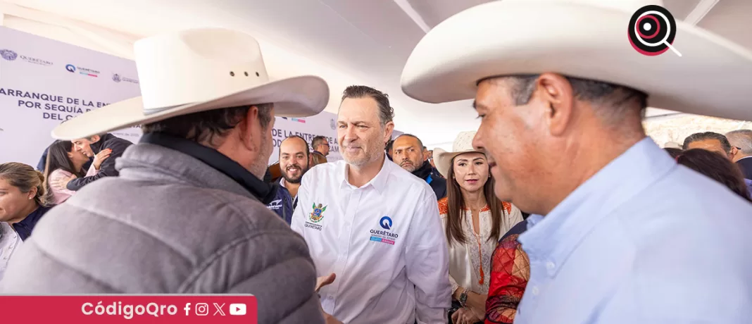 El gobernador Mauricio Kuri entregó apoyos a productores del campo queretano. Foto: Especial